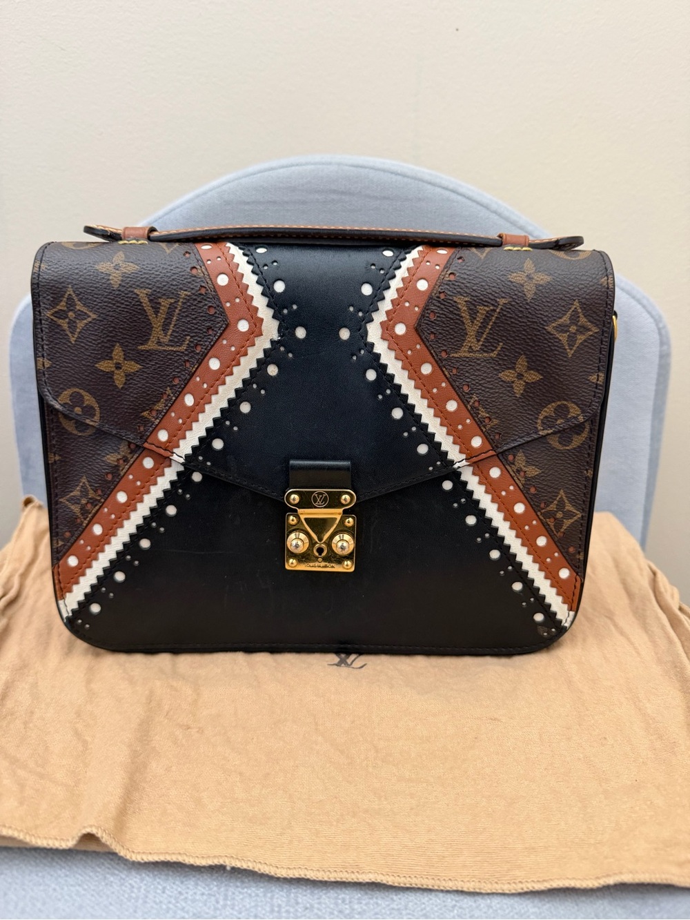 Authentic Louis Vuitton Metis Pochette Brogue